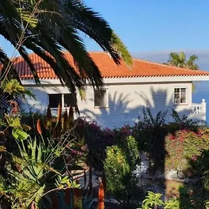 https://villa-larnia.tenerifehoteles.net